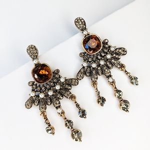 🦋LAST🦋 NWT Lovoda Art Deco Chandelier Earrings